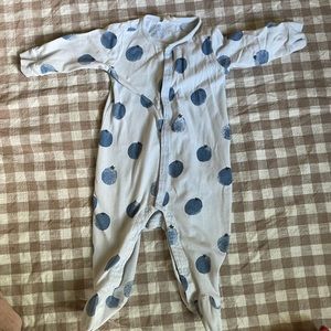 Gap blueberry cotton sleeper 3-6 months 🫐